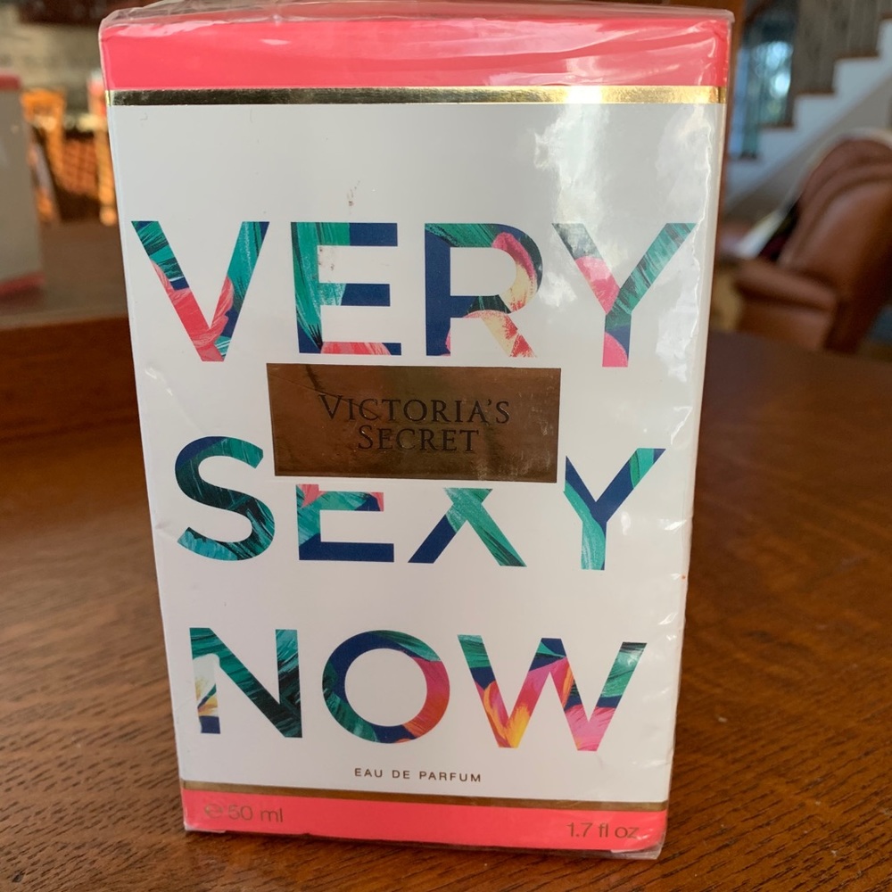Victoria Secrets - Very Sexy Now